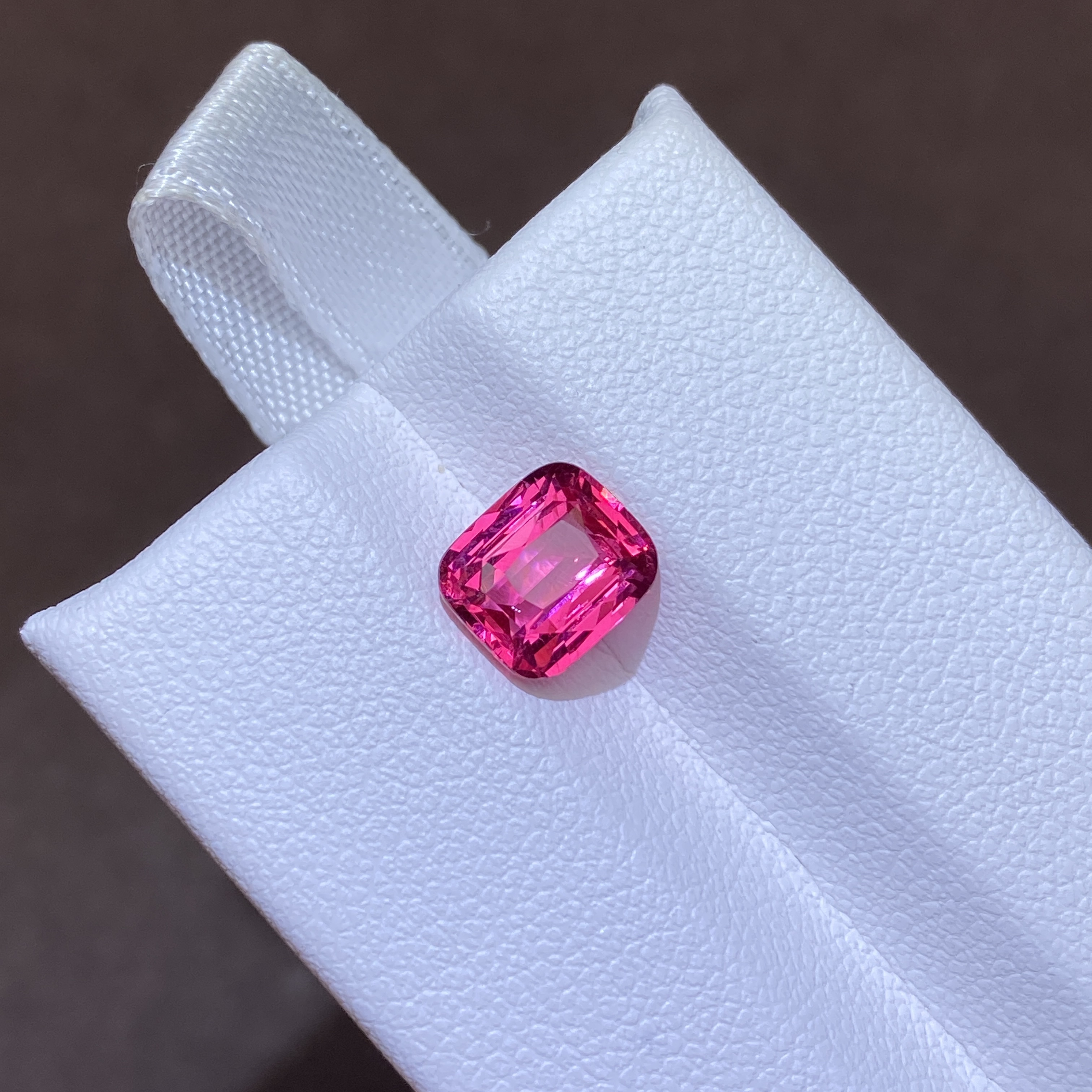 25B022 马亨盖尖晶宝石（Hotpink，Vibrant-billiance）2.020克拉