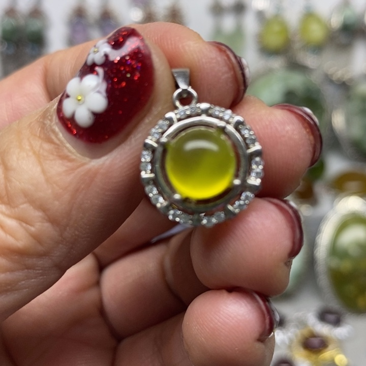 蛇纹石玉吊坠银S925镶嵌