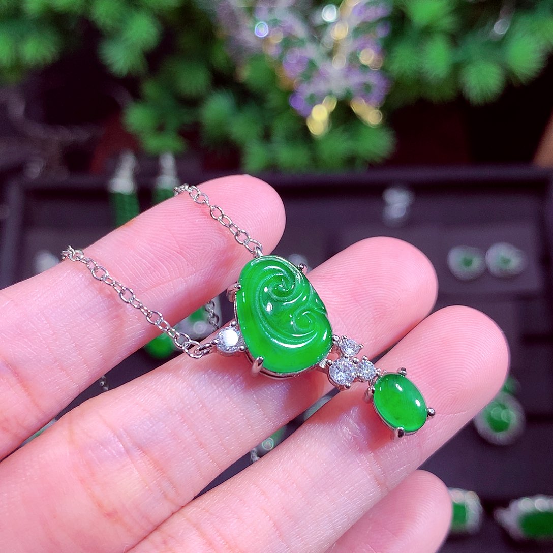 颈饰未镶嵌翡翠天然