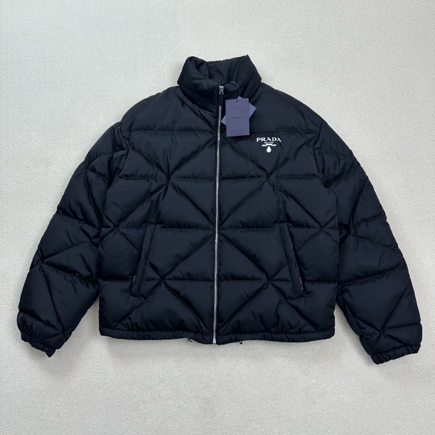未使用 Prada/普拉达 印花logo菱形格羽绒服/M码/WL1825