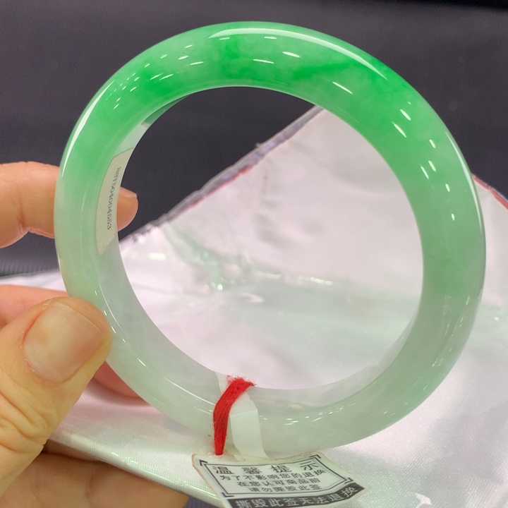 翡翠未镶嵌手镯正圈59