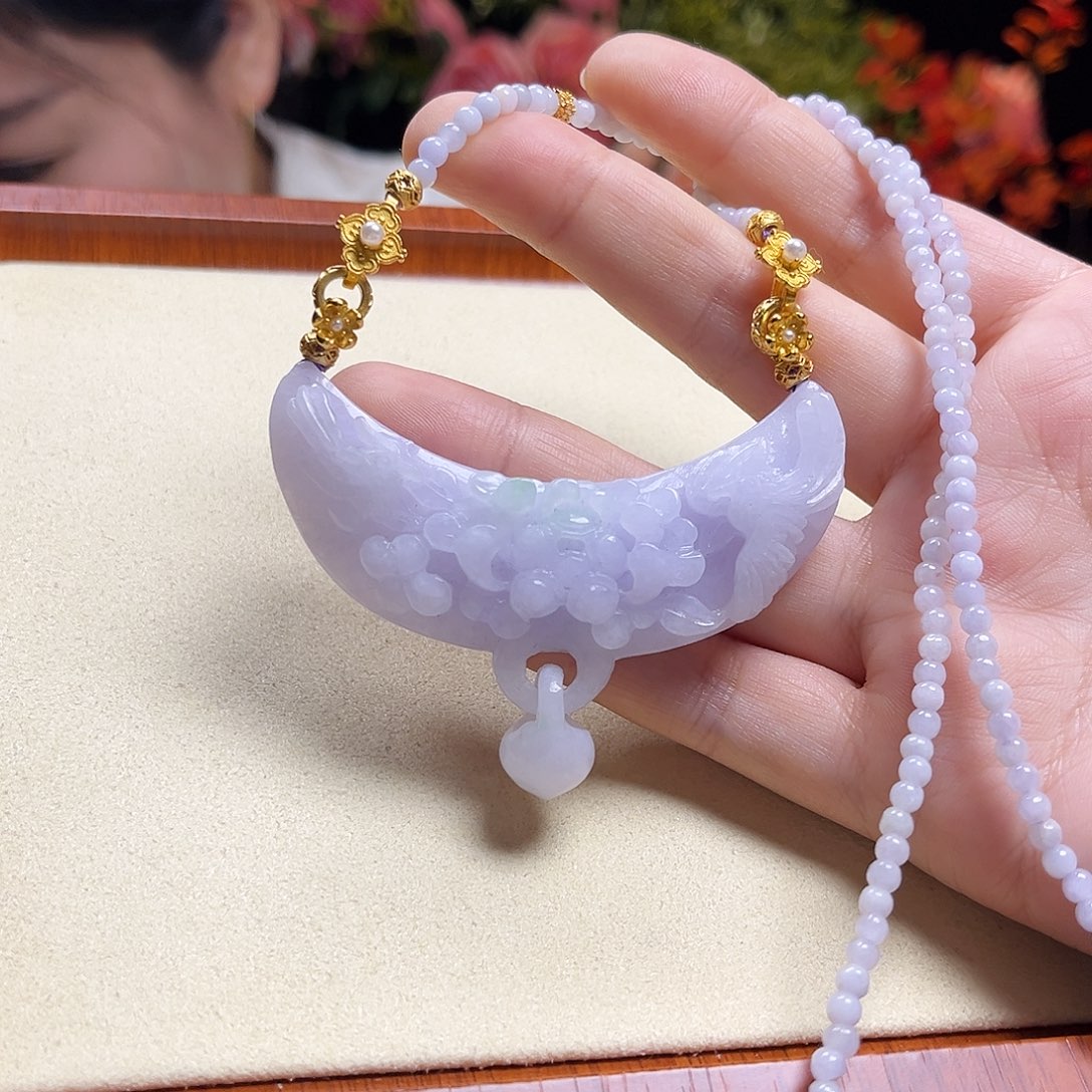 翡翠颈饰未镶嵌紫弯弯