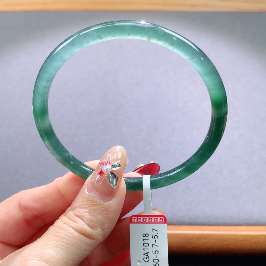 翡翠手镯未镶嵌天然翡翠手镯叮当镯