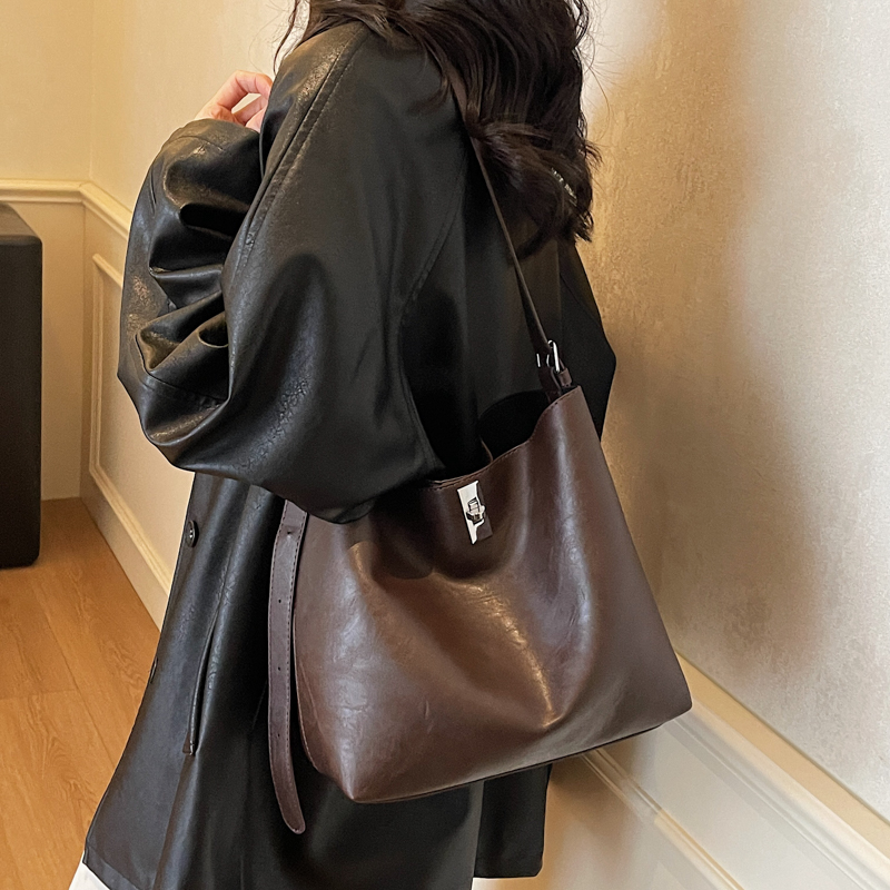 高级感复古托特包女大容量秋冬新款时尚百搭通勤单肩斜挎包