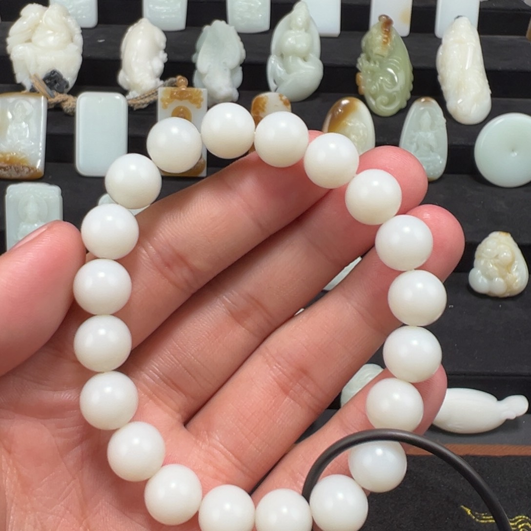 和田玉颈饰未镶嵌