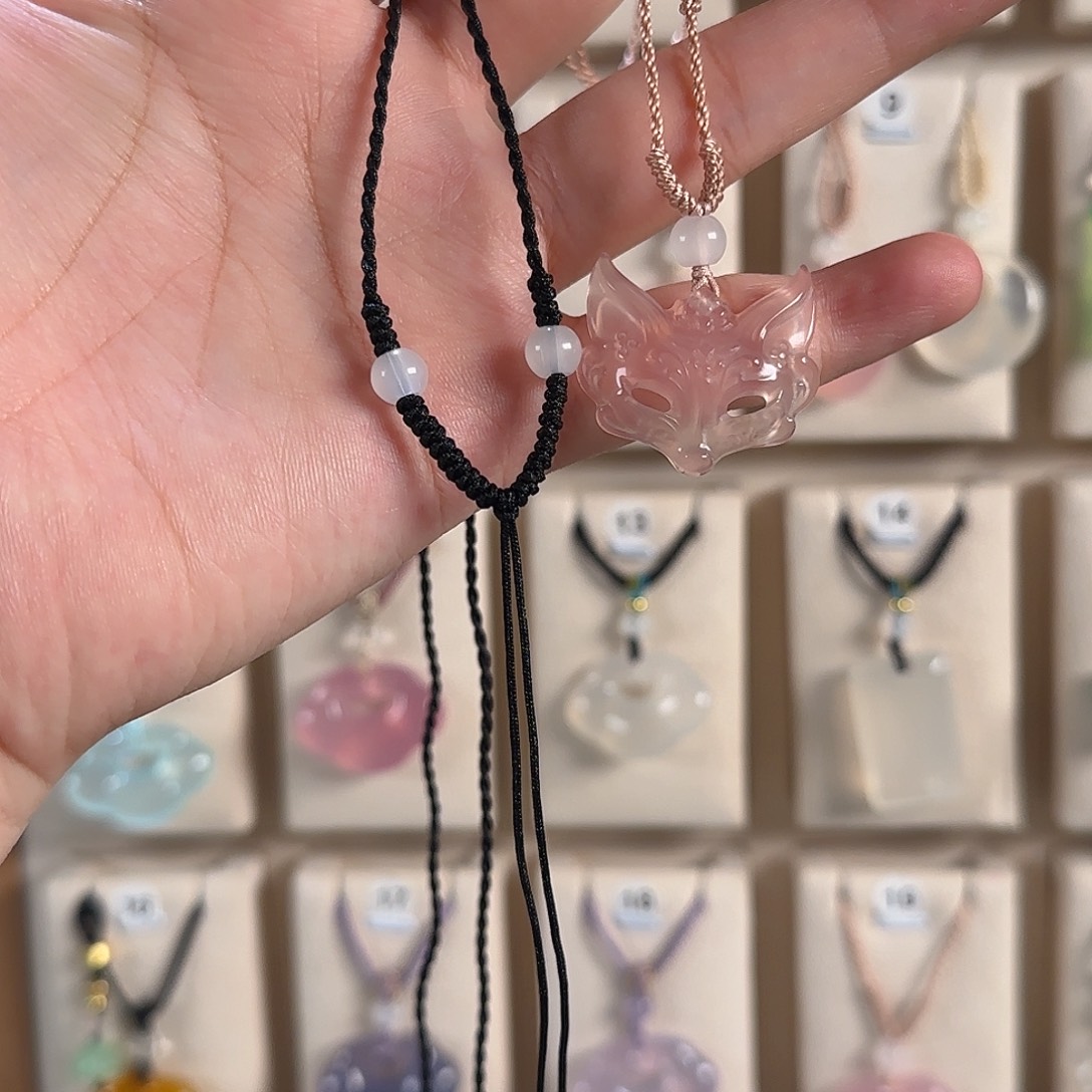 敏***˂玛瑙/玉髓未镶嵌颈饰