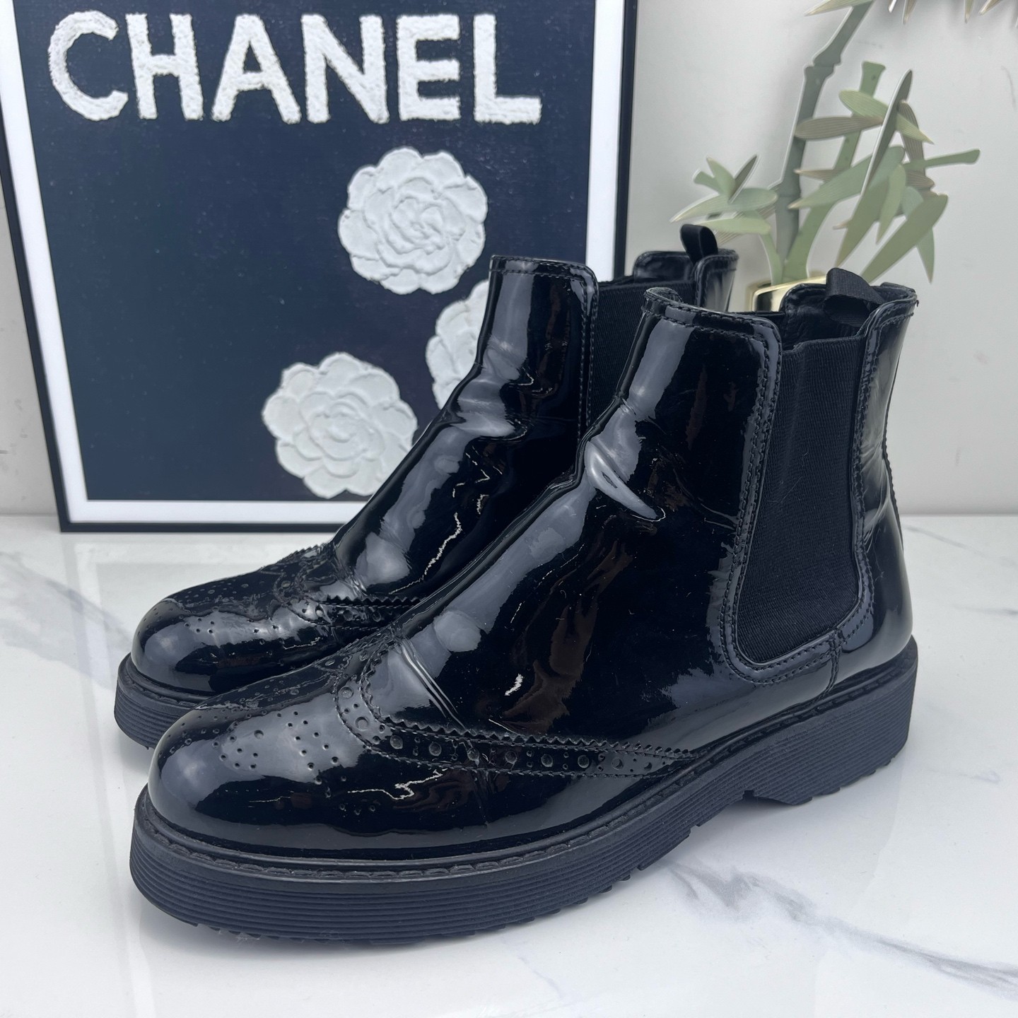 95新 Prada/普拉达 prada普拉达 漆皮短靴 38码/mg00216