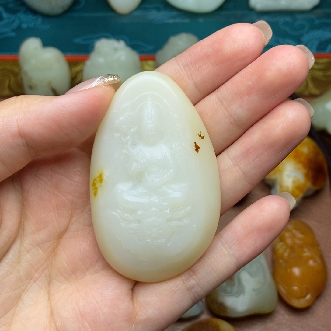 凡***语颈饰未镶嵌和田玉