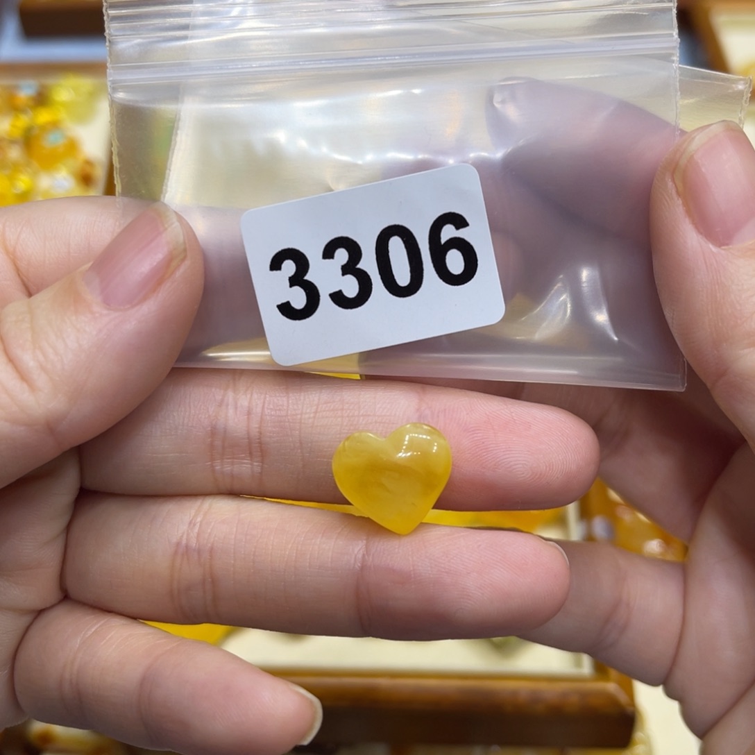 琥珀珠宝奇石未镶嵌