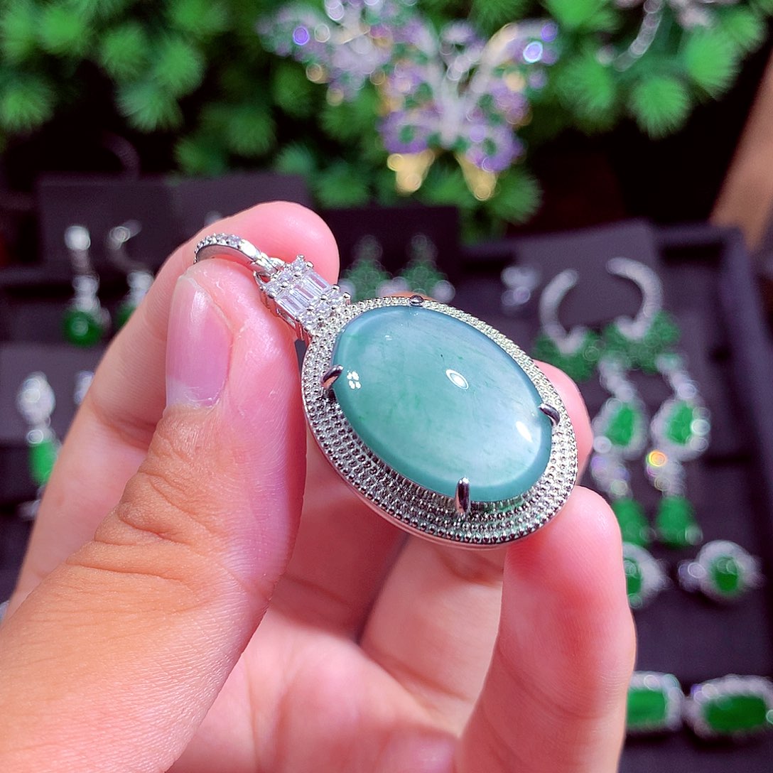 颈饰未镶嵌翡翠天然