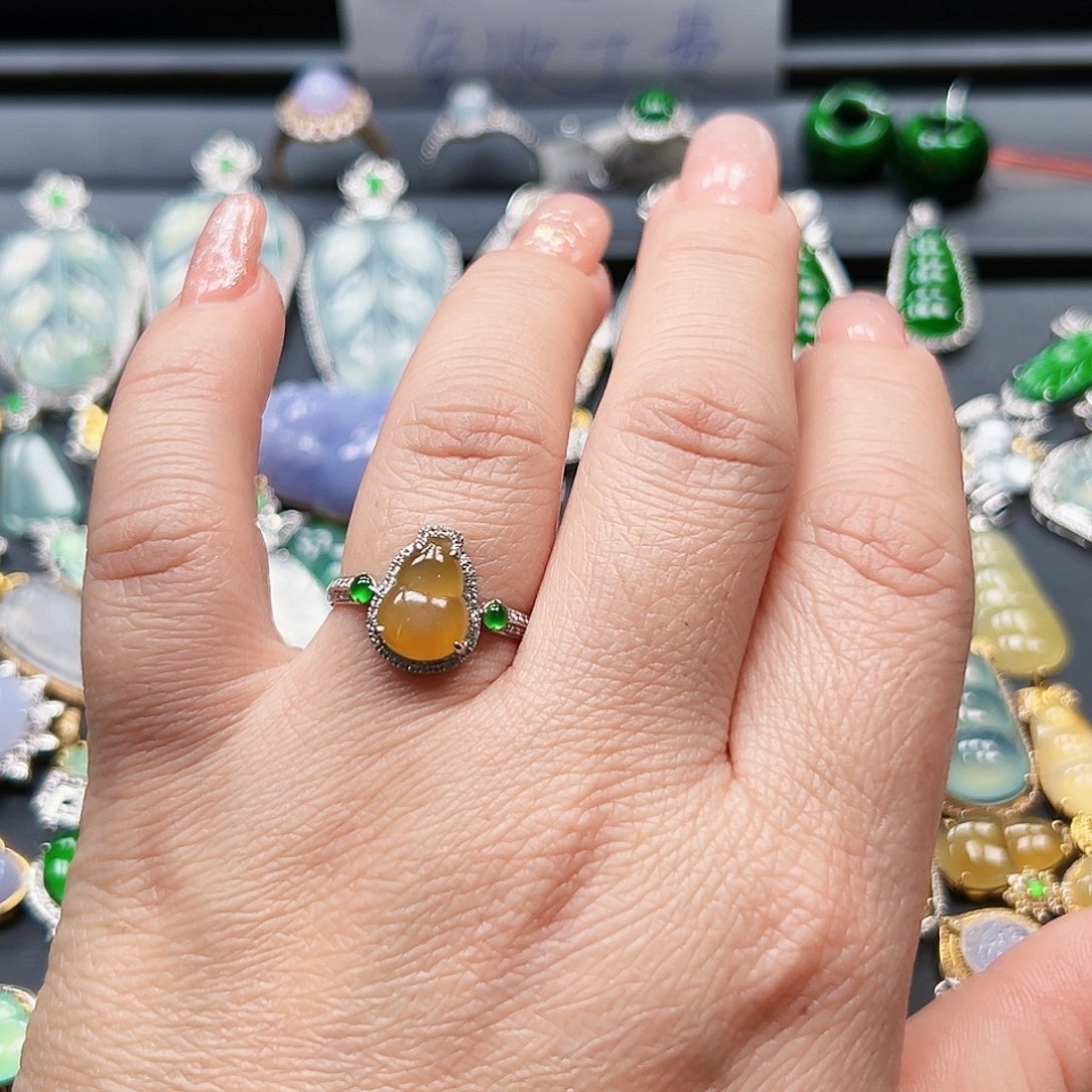 翡翠戒指18K金镶嵌戒指