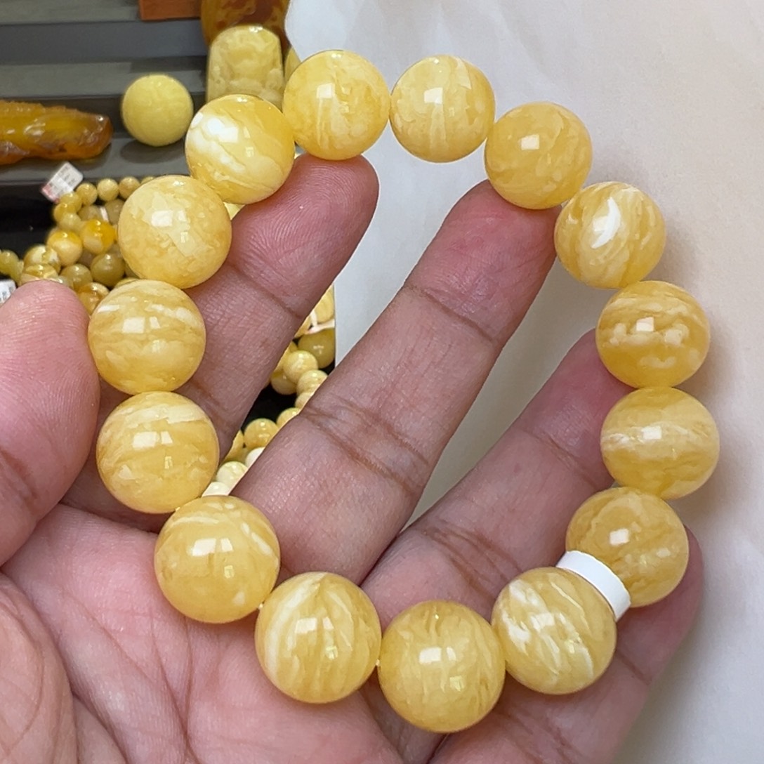 蜜蜡未镶嵌裸石15加29.24克