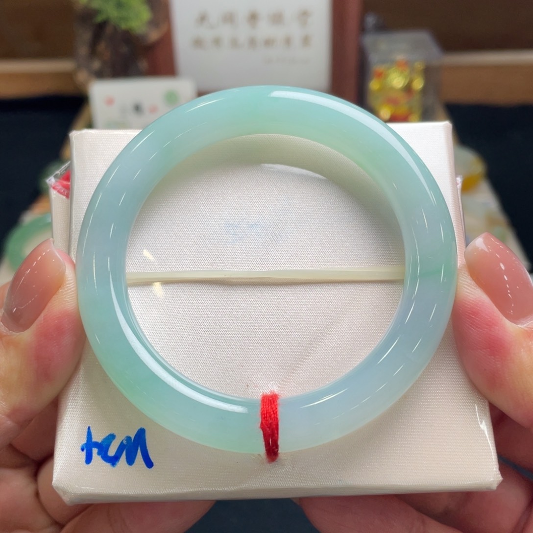 翡翠手镯未镶嵌翡翠53.6圆条有裂