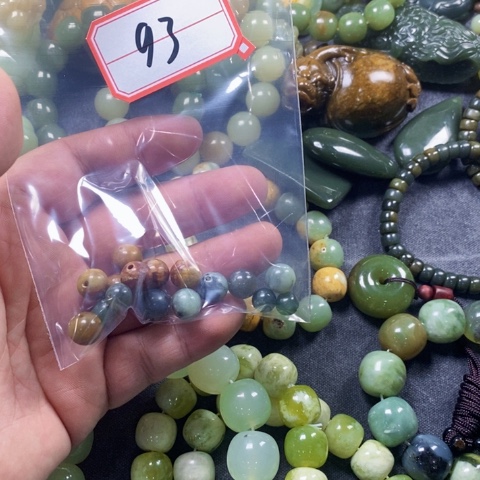 未镶嵌蛇纹石玉颈饰才*