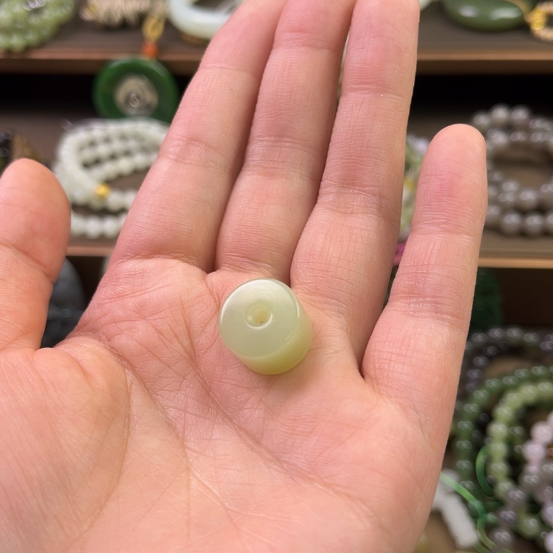 和田玉未镶嵌颈饰琼