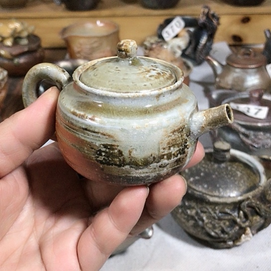 瓷片会**鱼粗陶的小茶壶