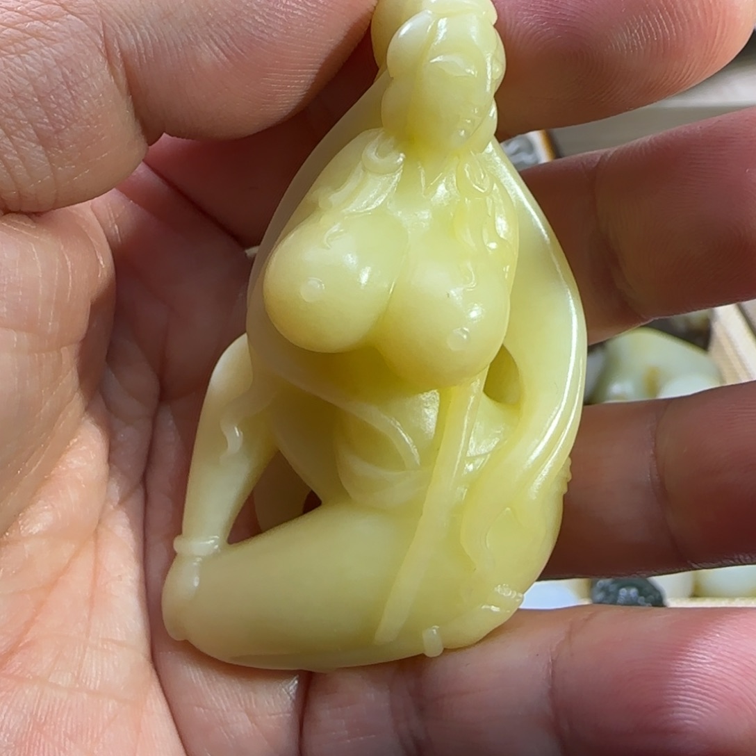 七***发和田玉未镶嵌颈饰