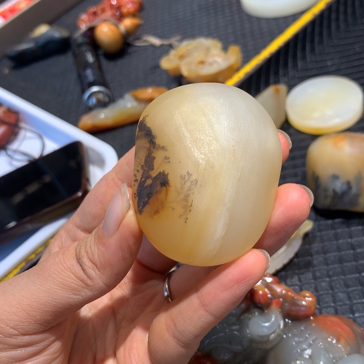 石英质玉（黄龙玉）未镶嵌颈饰