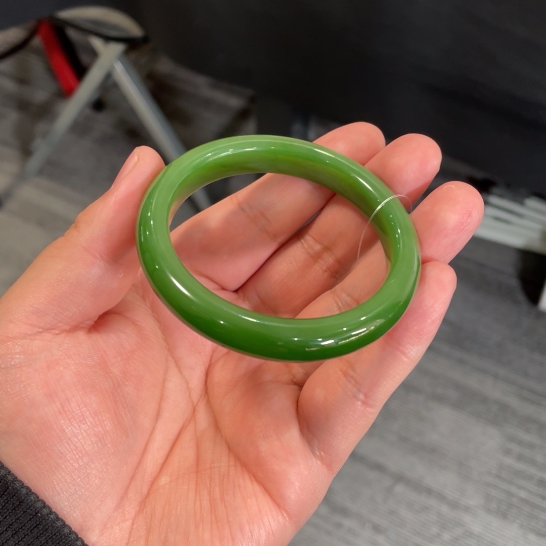 和田玉未镶嵌手镯俄碧辣阳绿冰底5657