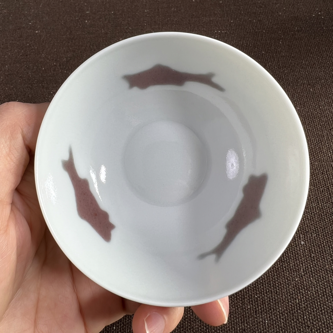 仿古瓷 仿古釉里红三鱼纹卧足杯