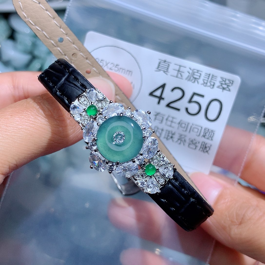 翡翠颈饰未镶嵌4250。