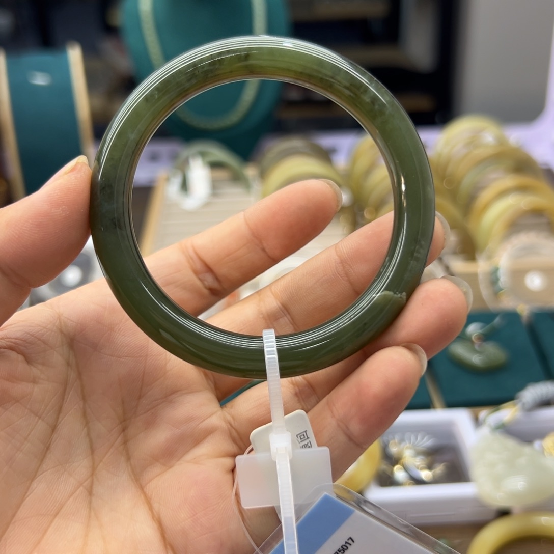 和田玉手镯未镶嵌57.4圈围1122