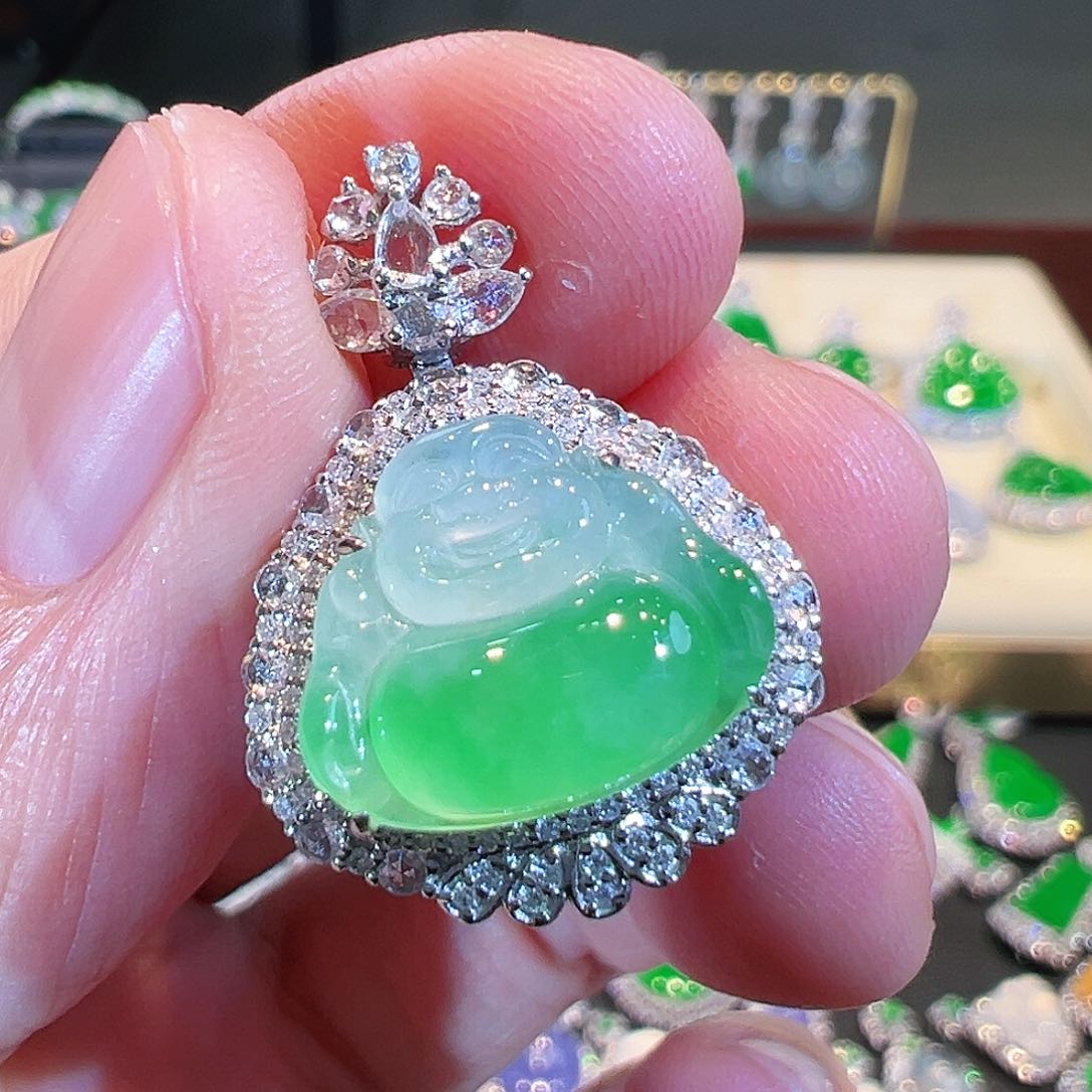 翡翠颈饰18K金镶嵌翡翠