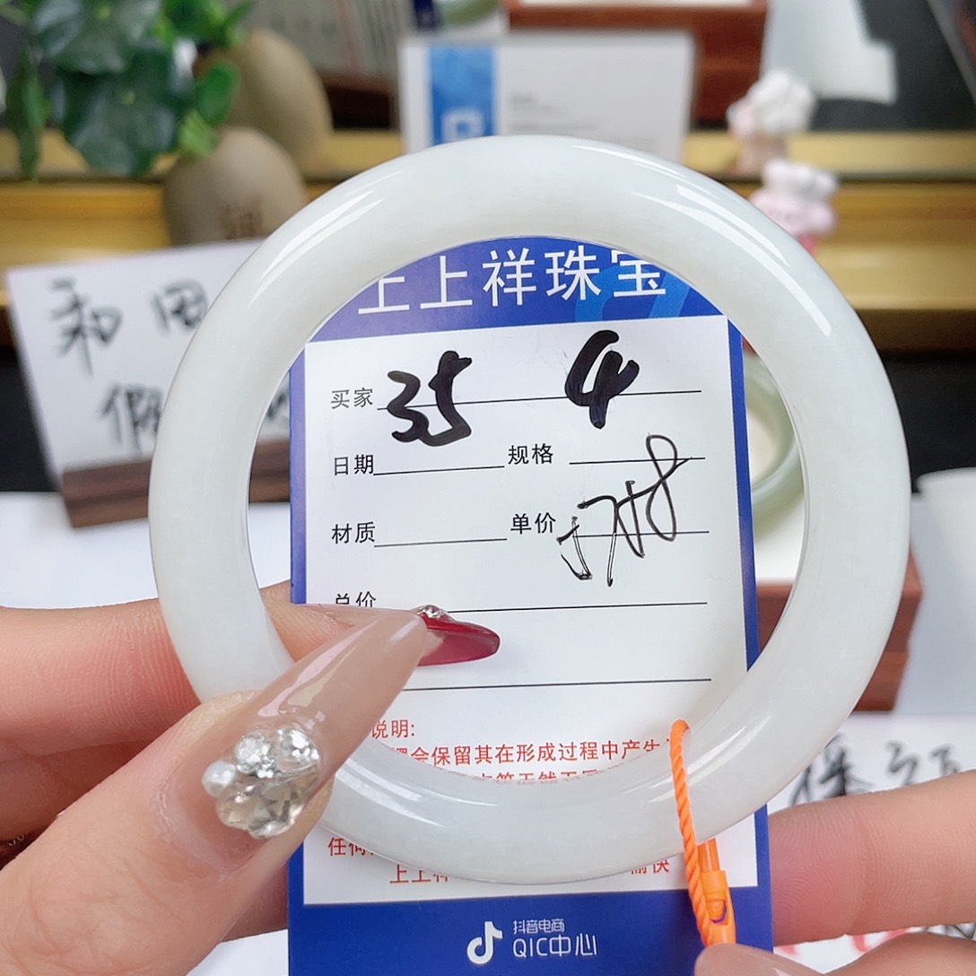 和田玉手镯未镶嵌