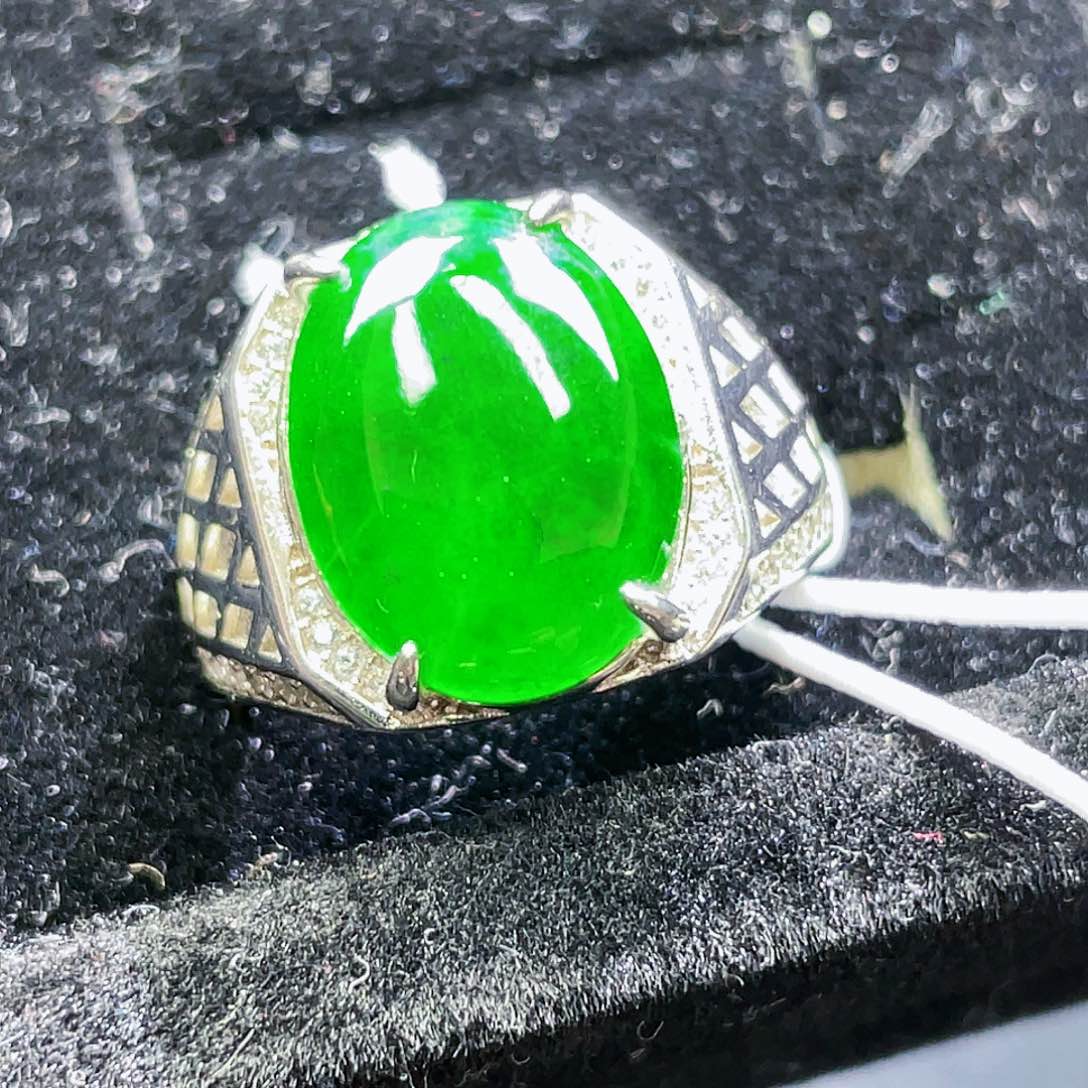 翡翠颈饰未镶嵌95，