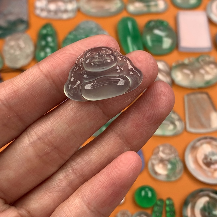 翡翠挂件未镶嵌….