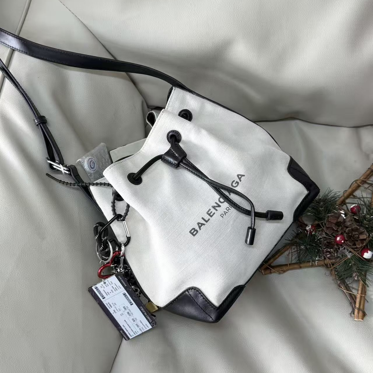 95新 Balenciaga/巴黎世家 白色帆布水桶斜挎包 底长22 123651