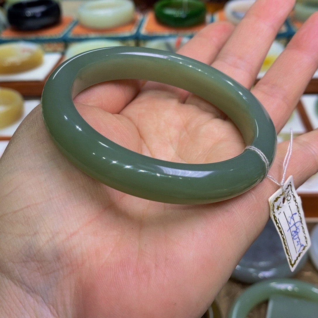 和田玉手镯未镶嵌俄碧粉青57.2