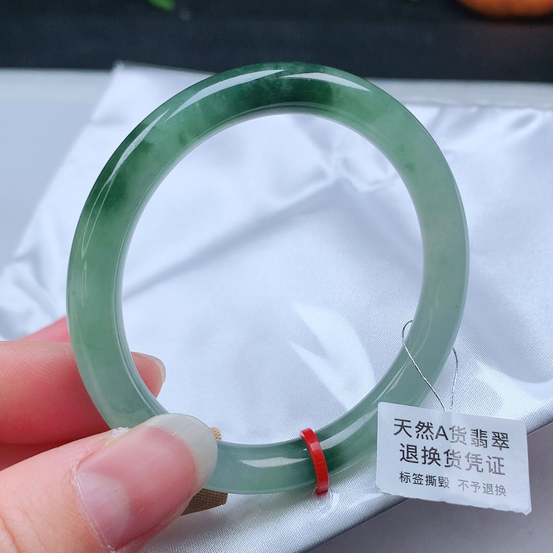 翡翠手镯未镶嵌53圆