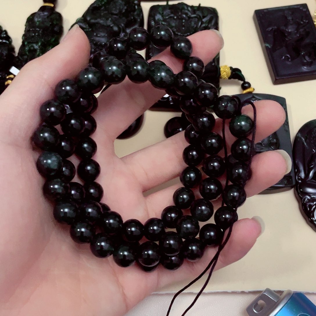 翡翠颈饰未镶嵌心*?