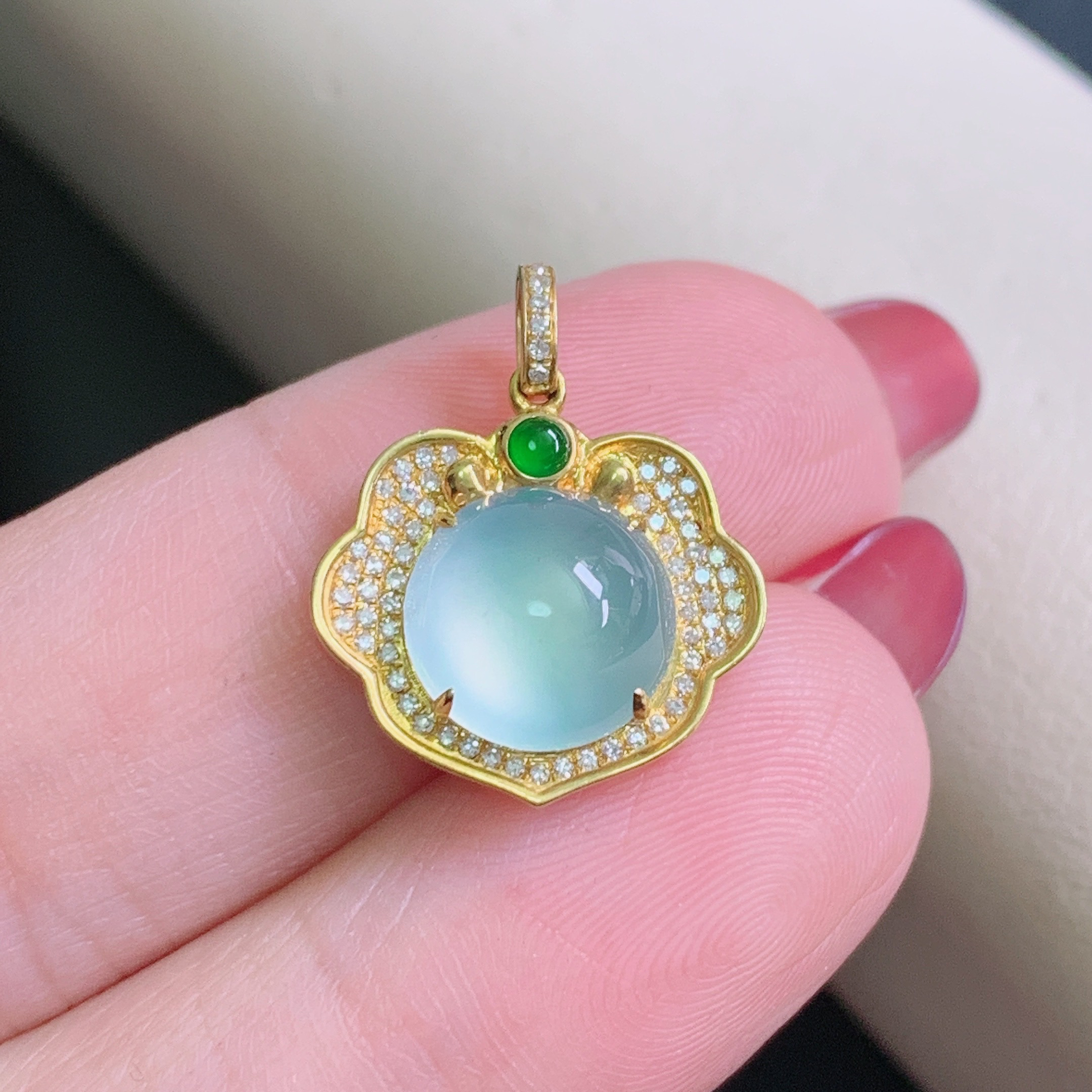 天然缅甸a货翡翠冰种蛋面吊坠揭阳精品翡翠18.8-15.6-7