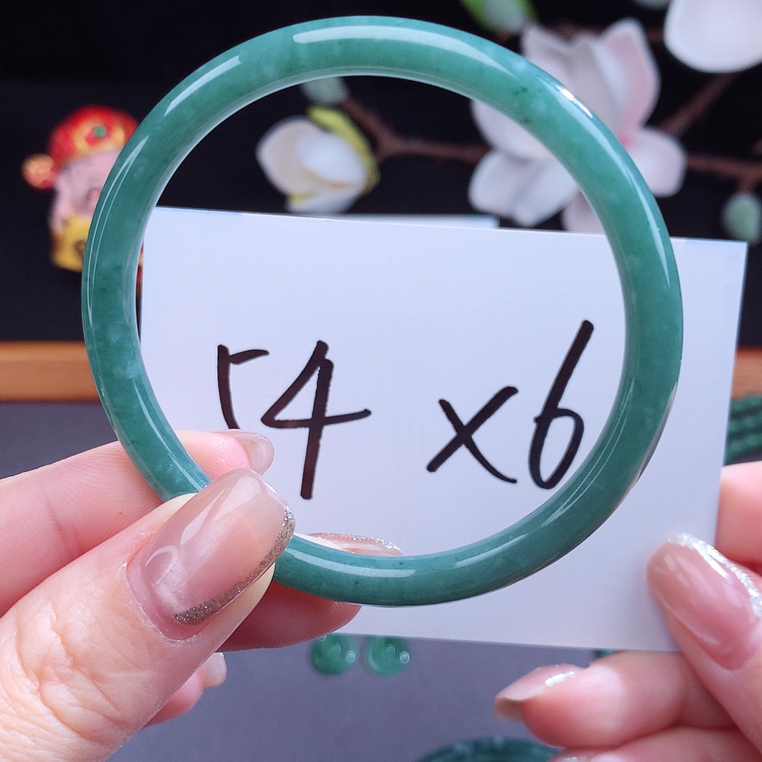 翡翠手镯（圆镯）未镶嵌