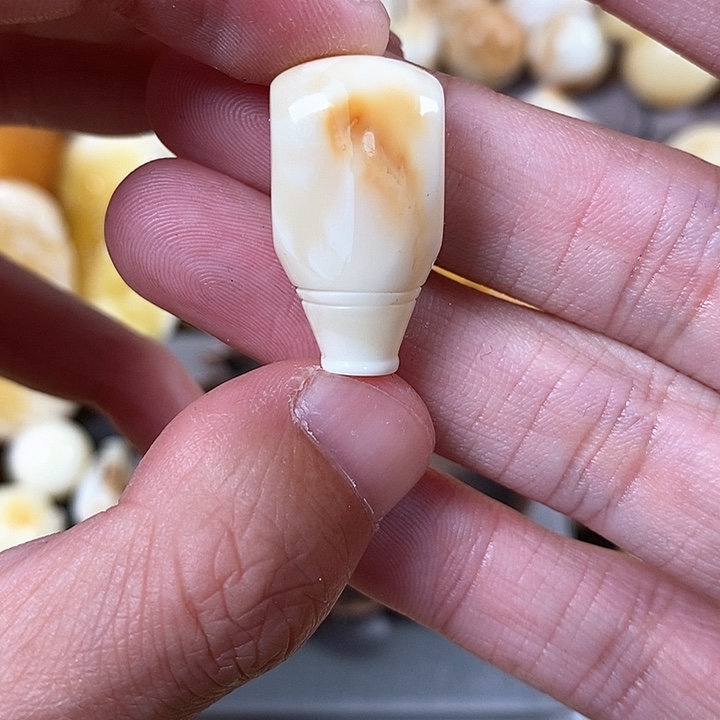 琥珀裸石未镶嵌我