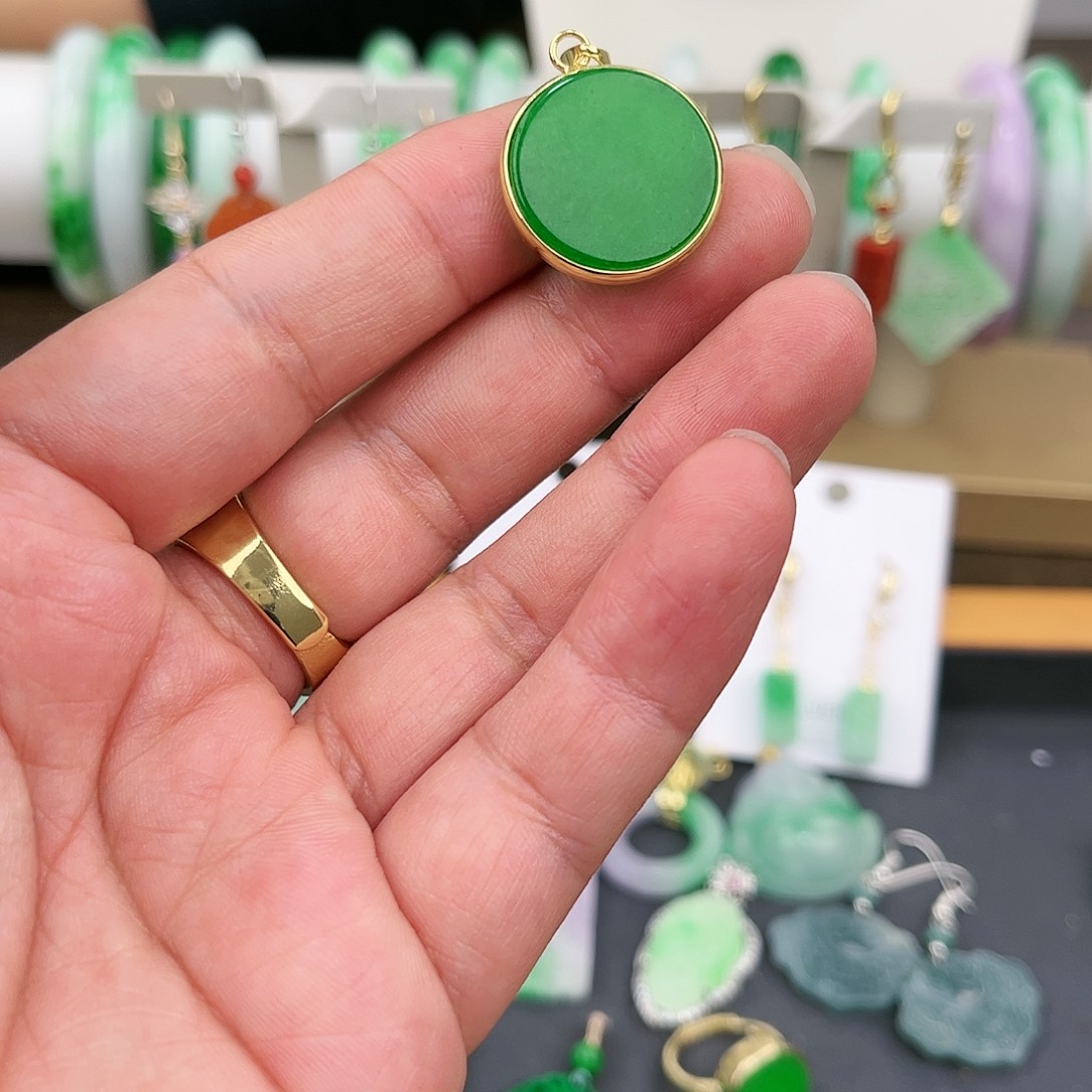 翡翠颈饰未镶嵌我