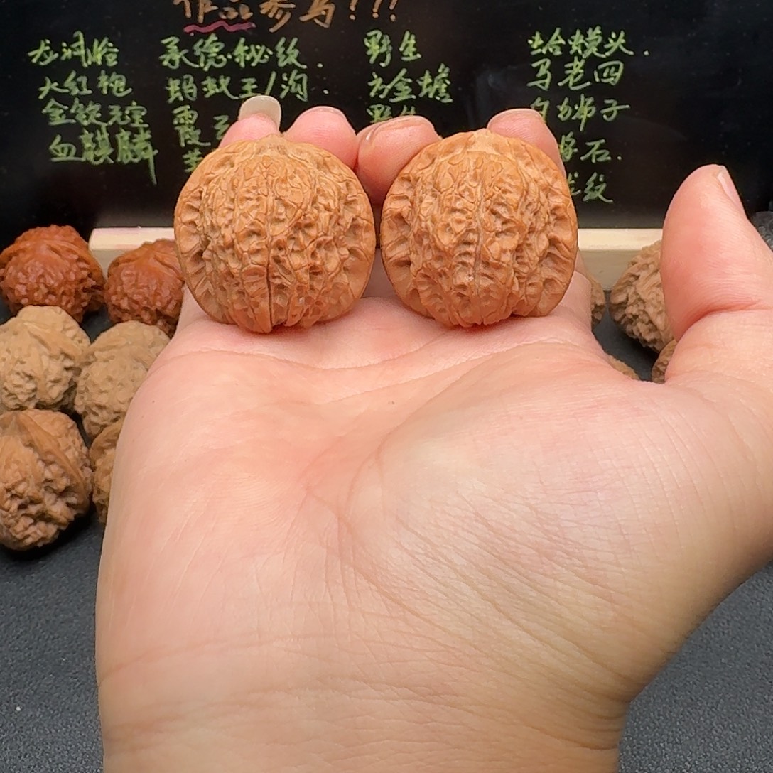 35血麒麟文玩核桃