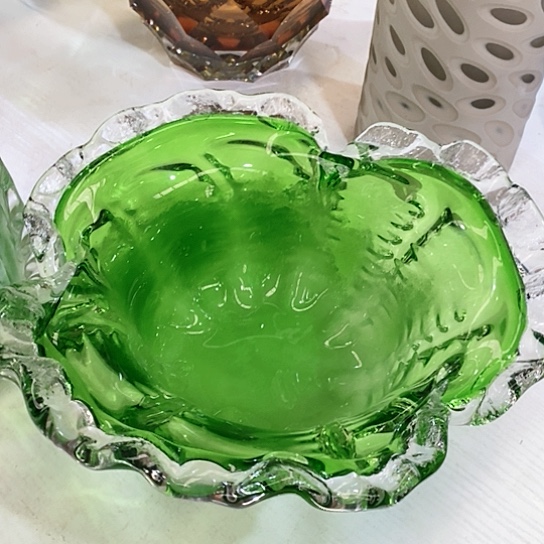 琉璃花瓶高12厘米口径25厘米