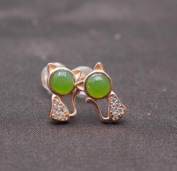 【山哥专享】s925和田玉碧玉小猫耳钉 T030405