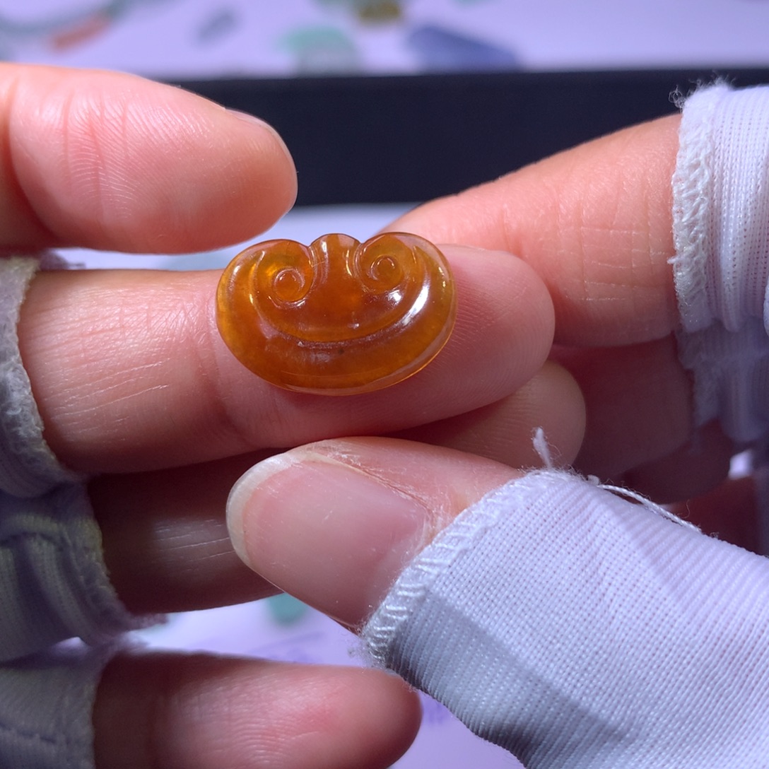 翡翠未镶嵌耳饰如意