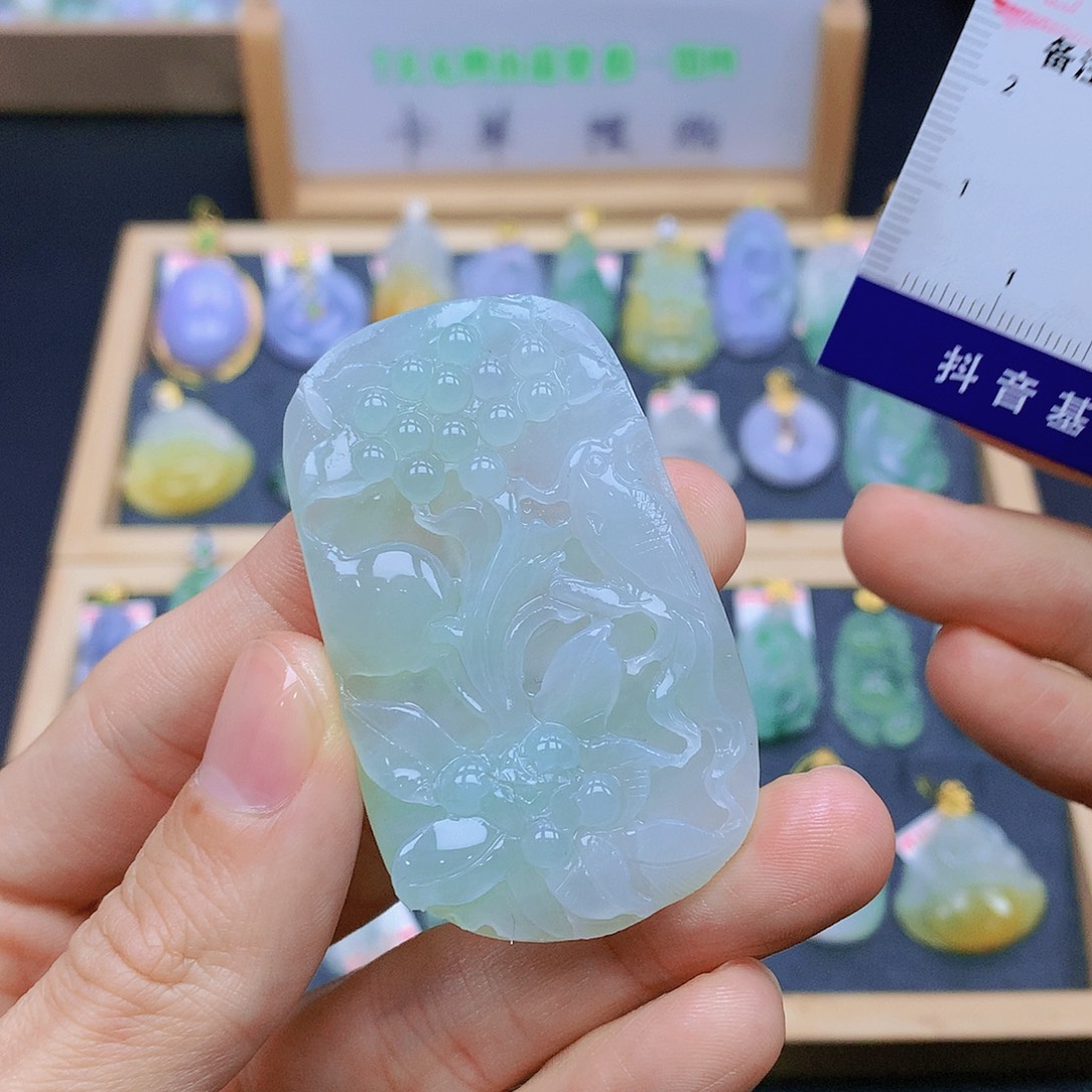 翡翠未镶嵌颈饰翡翠