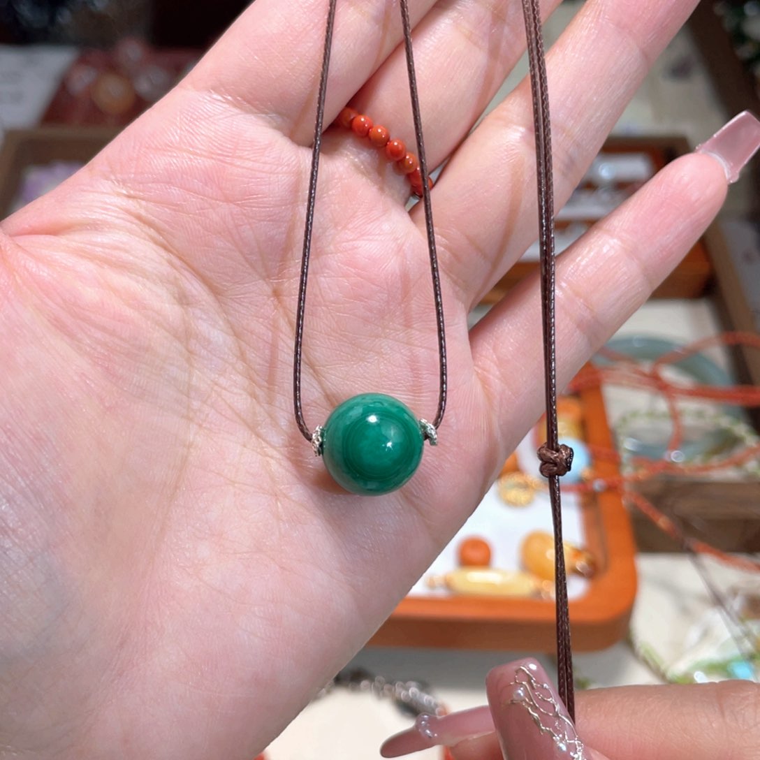 孔雀石颈饰未镶嵌