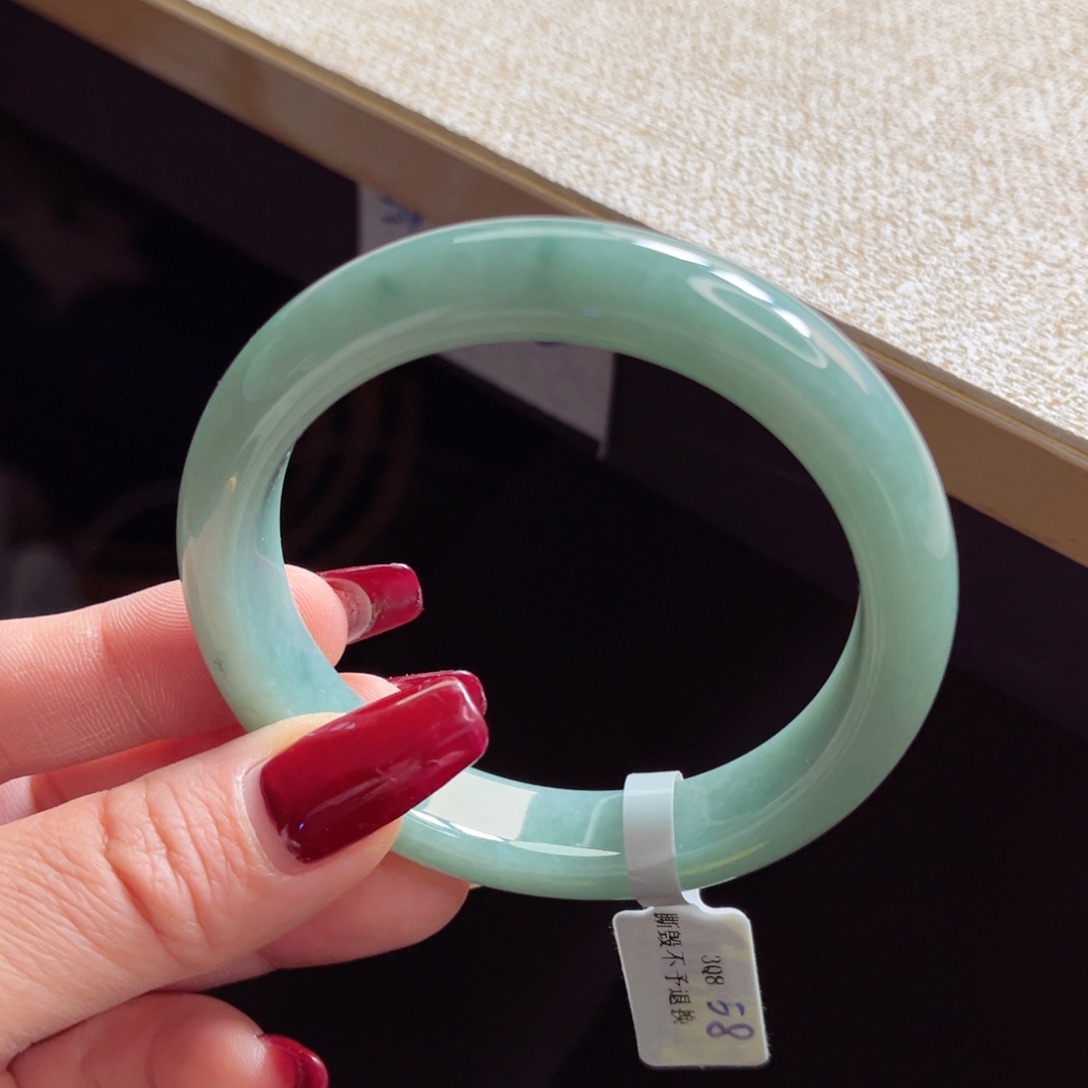 翡翠手镯未镶嵌手镯