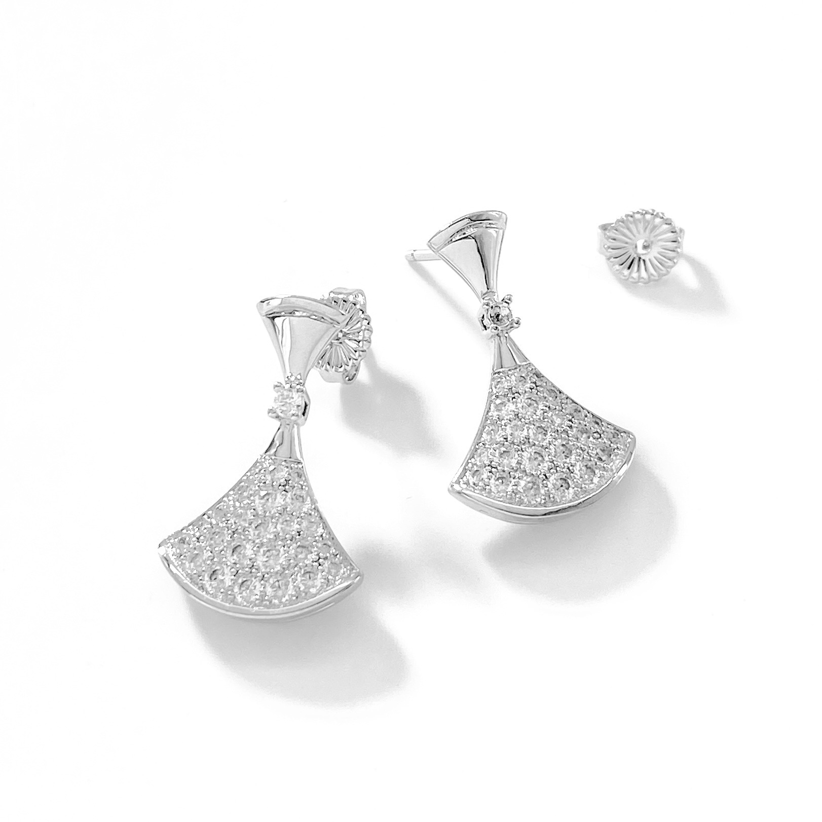 名式 铜合金耳饰 经典小裙子气质轻奢时尚百搭耳钉FL060