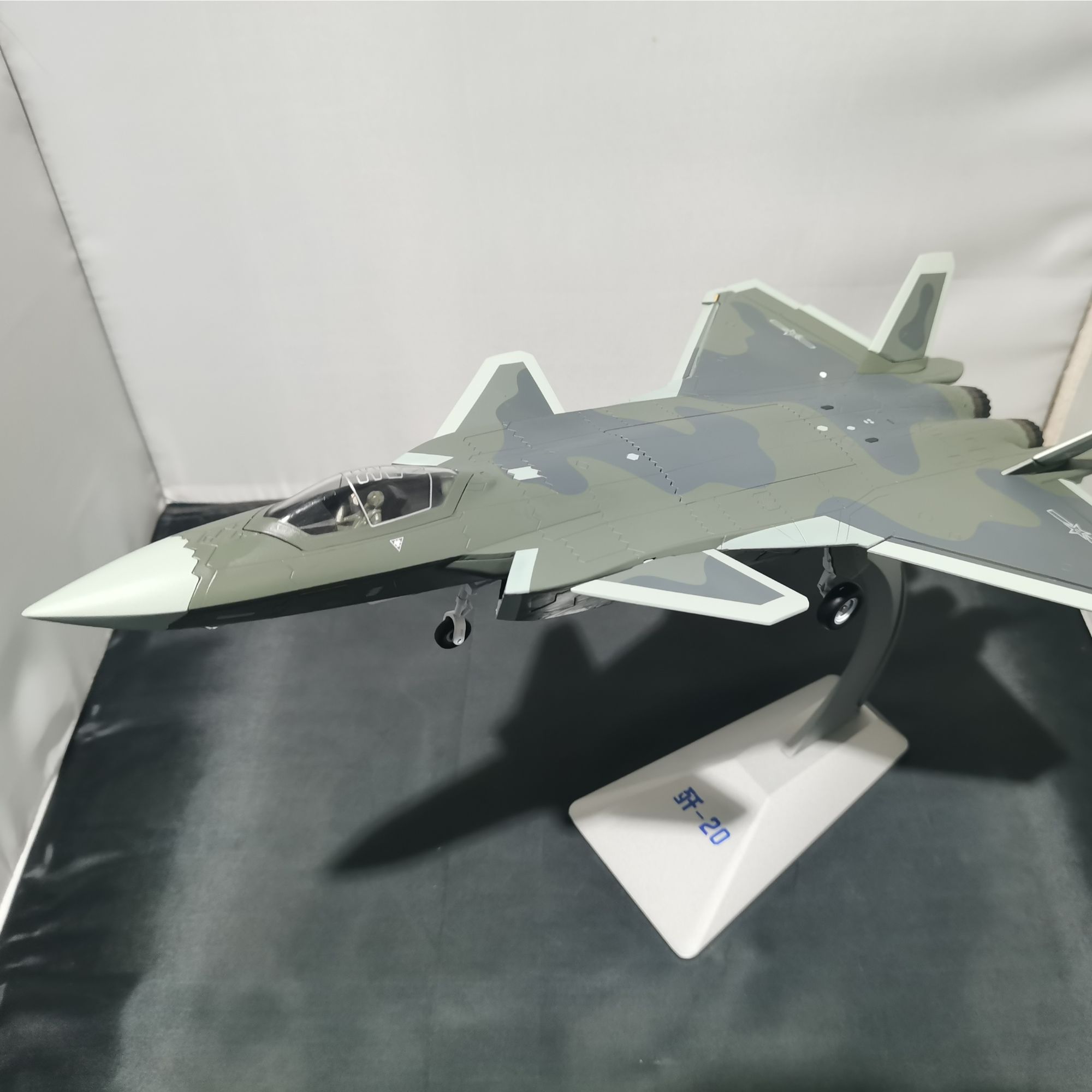 大国重器歼20战斗机合金模型高精仿真摆件金属质感军事收藏级手办