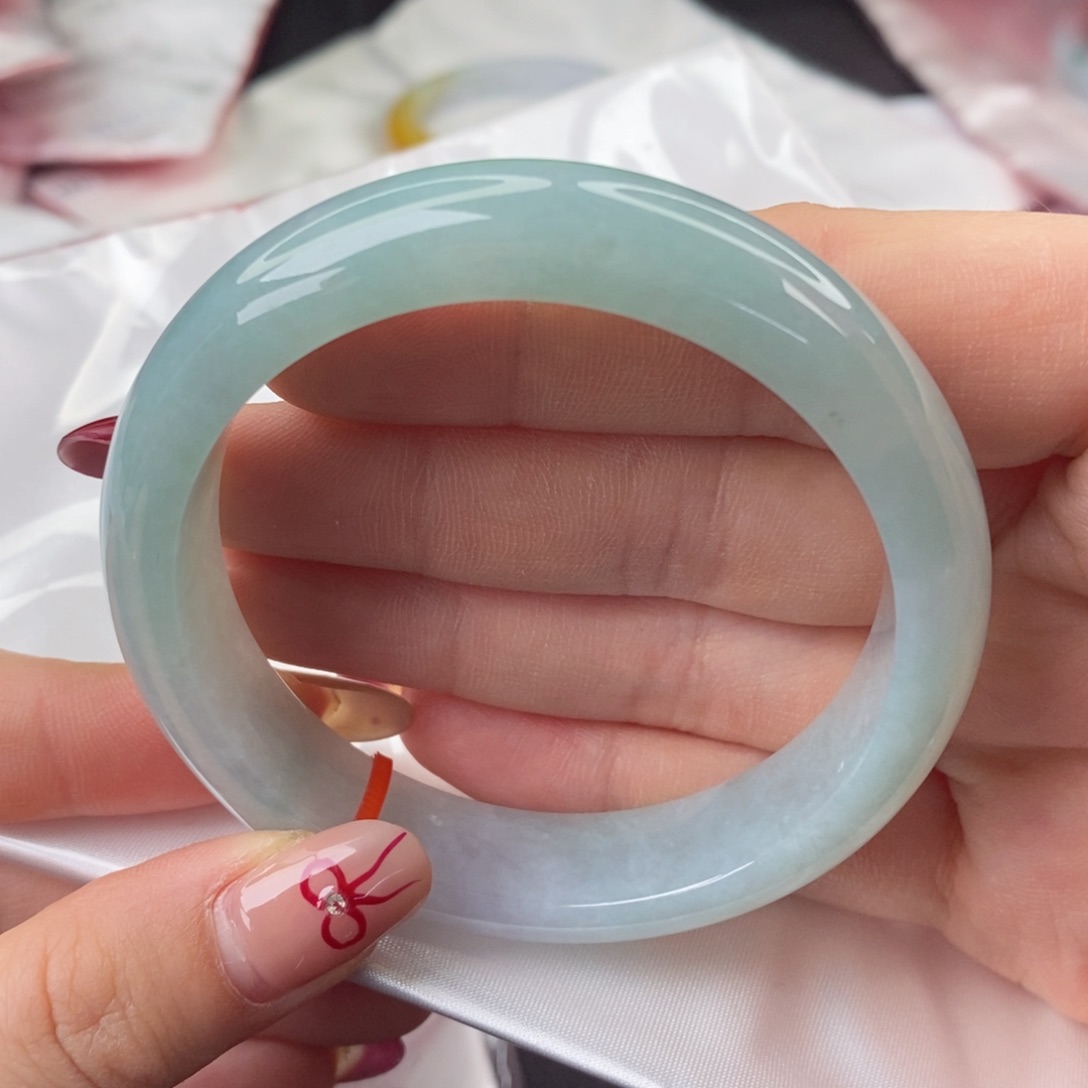 翡翠手镯未镶嵌58圈口