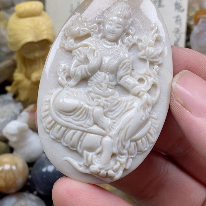 颈饰未镶嵌硅化珊瑚（珊瑚玉）