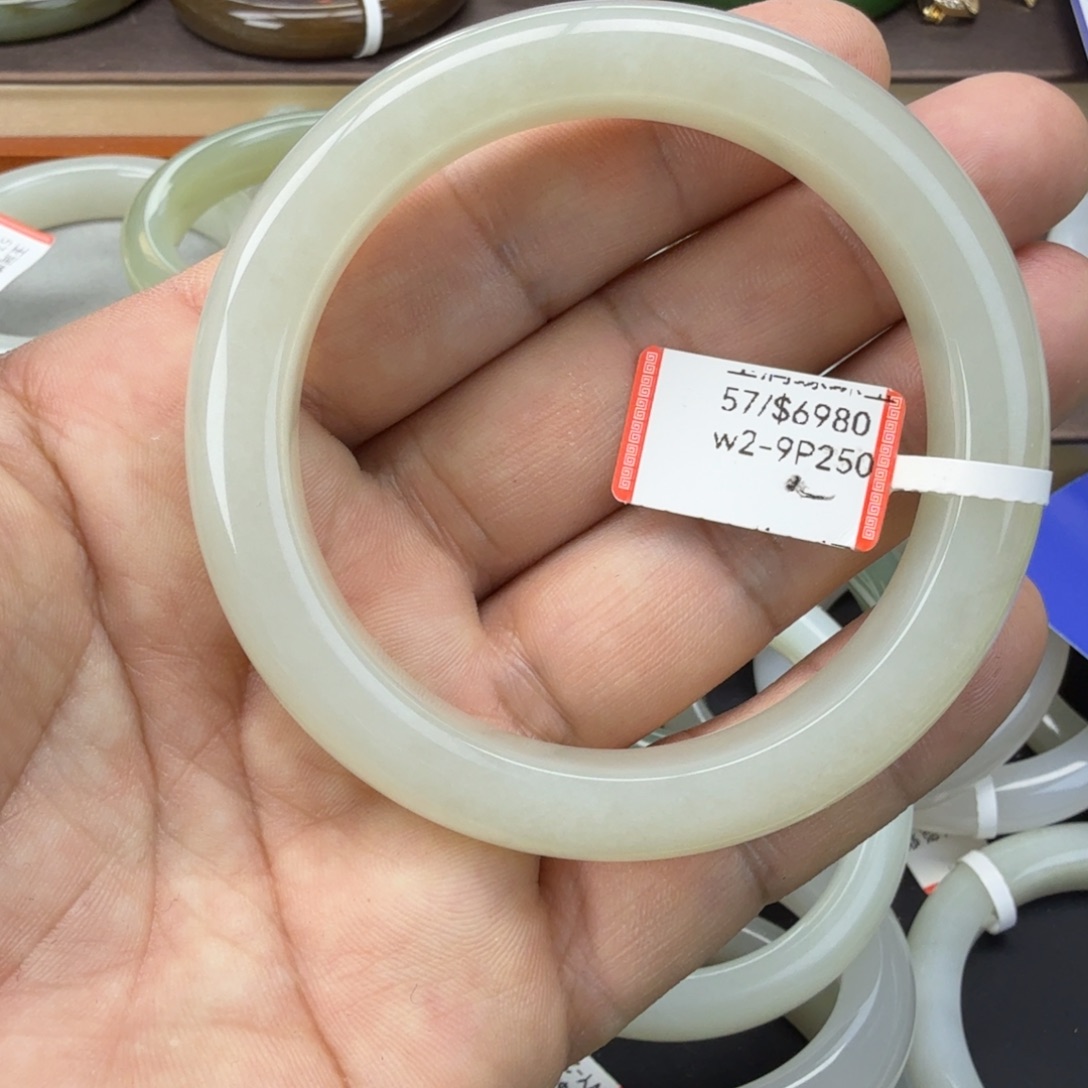 和田玉未镶嵌手镯